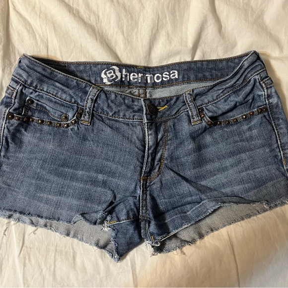 Bullhead Pants - BULLHEAD B HERMOSA SUPER SKINNY DENIM FRAYED SHORT SHORTS